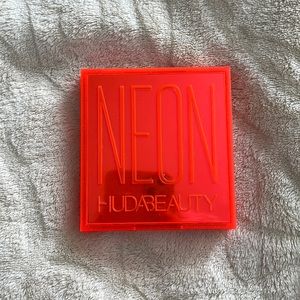🌟SOLD🌟Huda Beauty Orange Neon obsessions palette